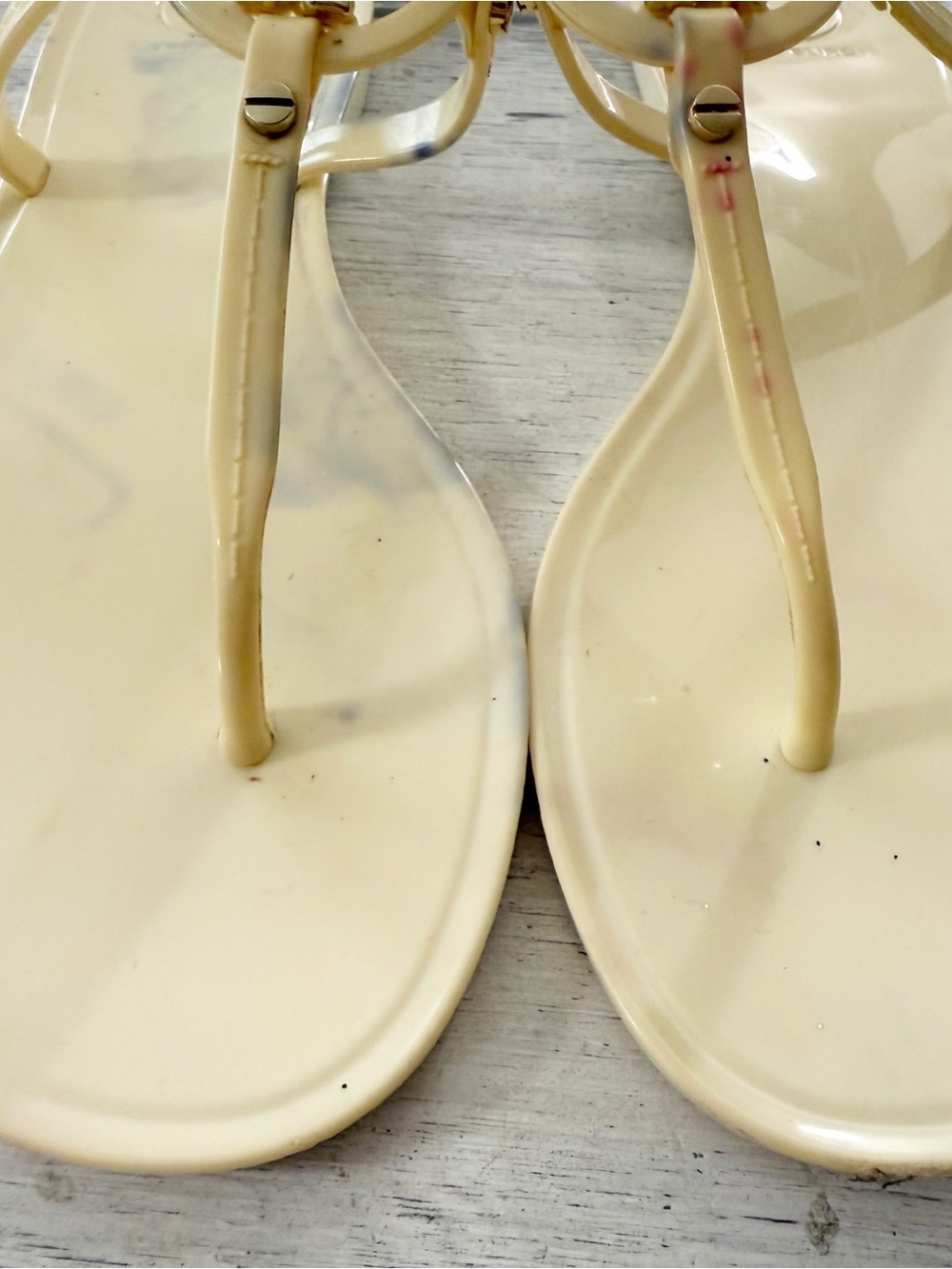 Tory Burch Mini Jelly Miller Ivory Thong Sandals with Gold Logo size 7 - Picture 5 of 10